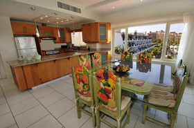 Marina Banderas Suites Hotel