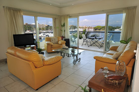 Marina Banderas Suites Hotel