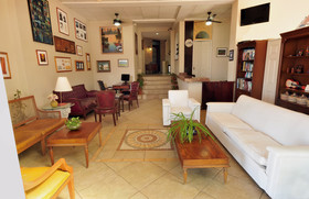 Marina Banderas Suites Hotel