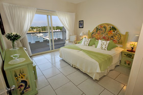 Marina Banderas Suites Hotel