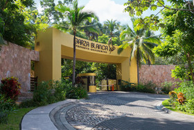 Garza Blanca Residences