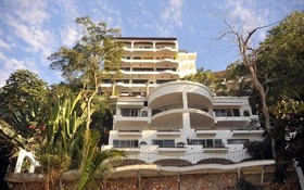 Mar Sereno Hotel & Suites