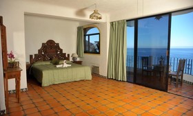 Mar Sereno Hotel & Suites