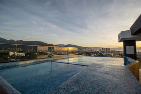 Niza Five Luxury Beach Apartments