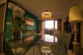 Niza Five Luxury Beach Apartments