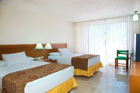 Plaza Pelicanos Club Beach Resort
