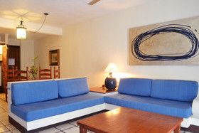 Puerto De Luna Pet Friendly & Family Suites