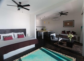 Manta Raya Hotel