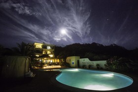 Manta Raya Hotel