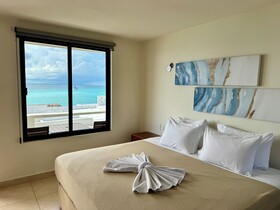 Chichis and Charlies