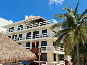 Chichis and Charlies