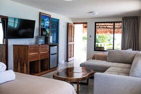 Chichis and Charlies