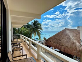 Chichis and Charlies