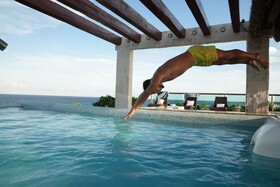 Deep Blue Isla Resort