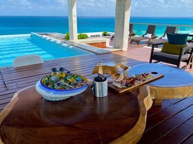 Deep Blue Isla Resort