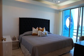 Deep Blue Isla Resort
