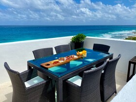 Deep Blue Isla Resort