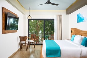 Cristalino Lagoon Front Hotel Restaurant & Spa