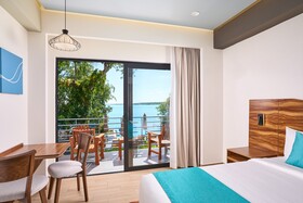 Cristalino Lagoon Front Hotel Restaurant & Spa