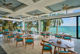 Cristalino Lagoon Front Hotel Restaurant & Spa