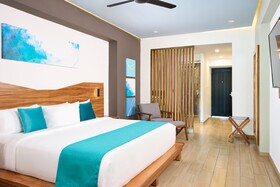 Cristalino Lagoon Front Hotel Restaurant & Spa