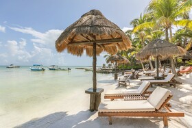 Beachfront Hotel La Palapa