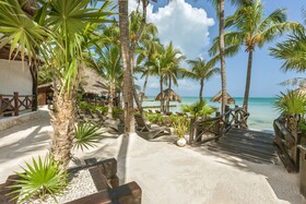 Beachfront Hotel La Palapa