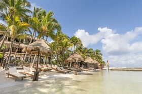 Beachfront Hotel La Palapa