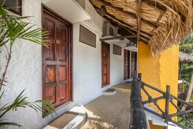 Beachfront Hotel La Palapa
