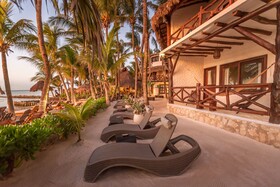Beachfront Hotel La Palapa