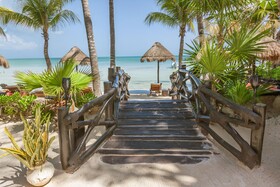 Beachfront Hotel La Palapa