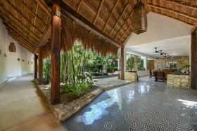 Casa del Jaguar Beach Hotel