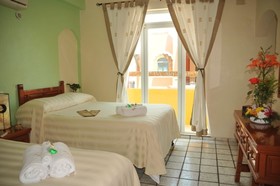 Hotel & Restaurante Bucaneros