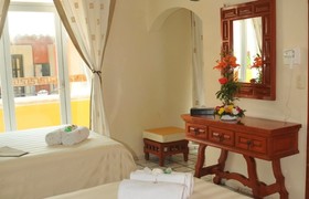 Hotel & Restaurante Bucaneros