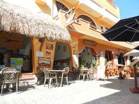 Hotel & Restaurante Bucaneros