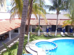 Hotel Plaza Almendros