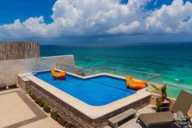 Isla 33 Resort & Villas