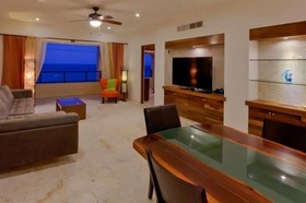 Isla 33 Resort & Villas
