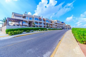 Isla 33 Resort & Villas