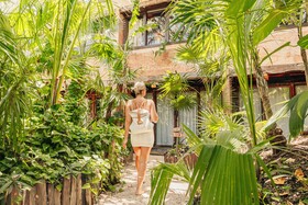 Mayan Monkey Isla Mujeres Social Hotel