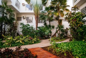 Mala Vecindad Playa Hotel