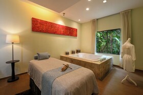 El Dorado Seaside Suites Catamarán, Cenote & More Inclusive
