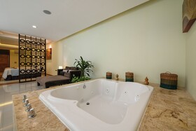 El Dorado Seaside Suites Catamarán, Cenote & More Inclusive