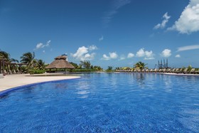 Caribe Beachfront 2 BR - Incredible Oceanview