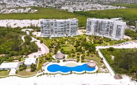 Caribe Beachfront 2 BR - Incredible Oceanview