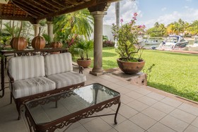 CASA REAL: Increíble casa sobre la laguna