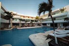 Flamingo Cancun Resort