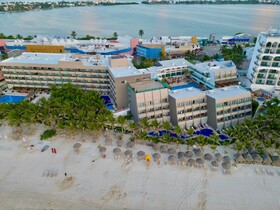 Flamingo Cancun Resort