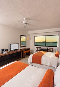 Flamingo Cancun Resort
