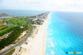 Holiday Inn Express Cancun Zonaera